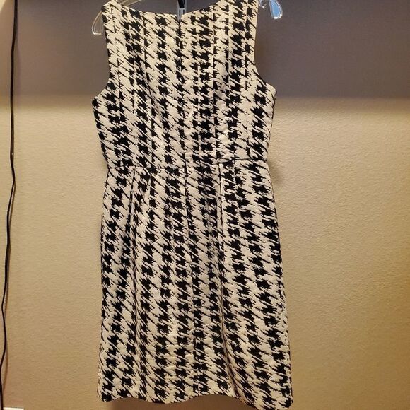 Sheath style dress  - Picture 4 of 7